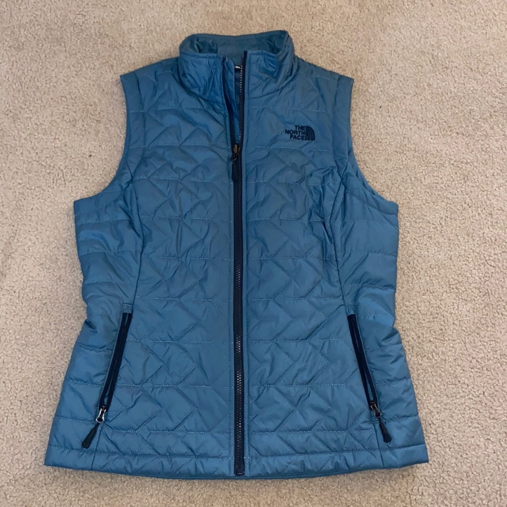 The North Face Vest with zipper pockets Size Medium Blue